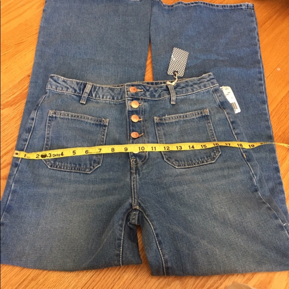 Dual square pocket, buttonfly jeans